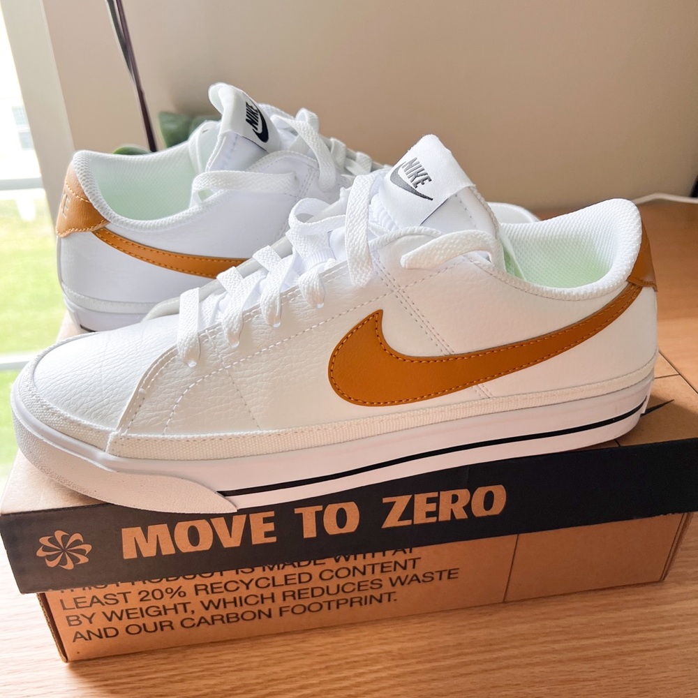 Women’s NIKE Court Legacy Shoes Size 8